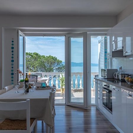 Apartment Bor - On The Beach Малинска Экстерьер фото