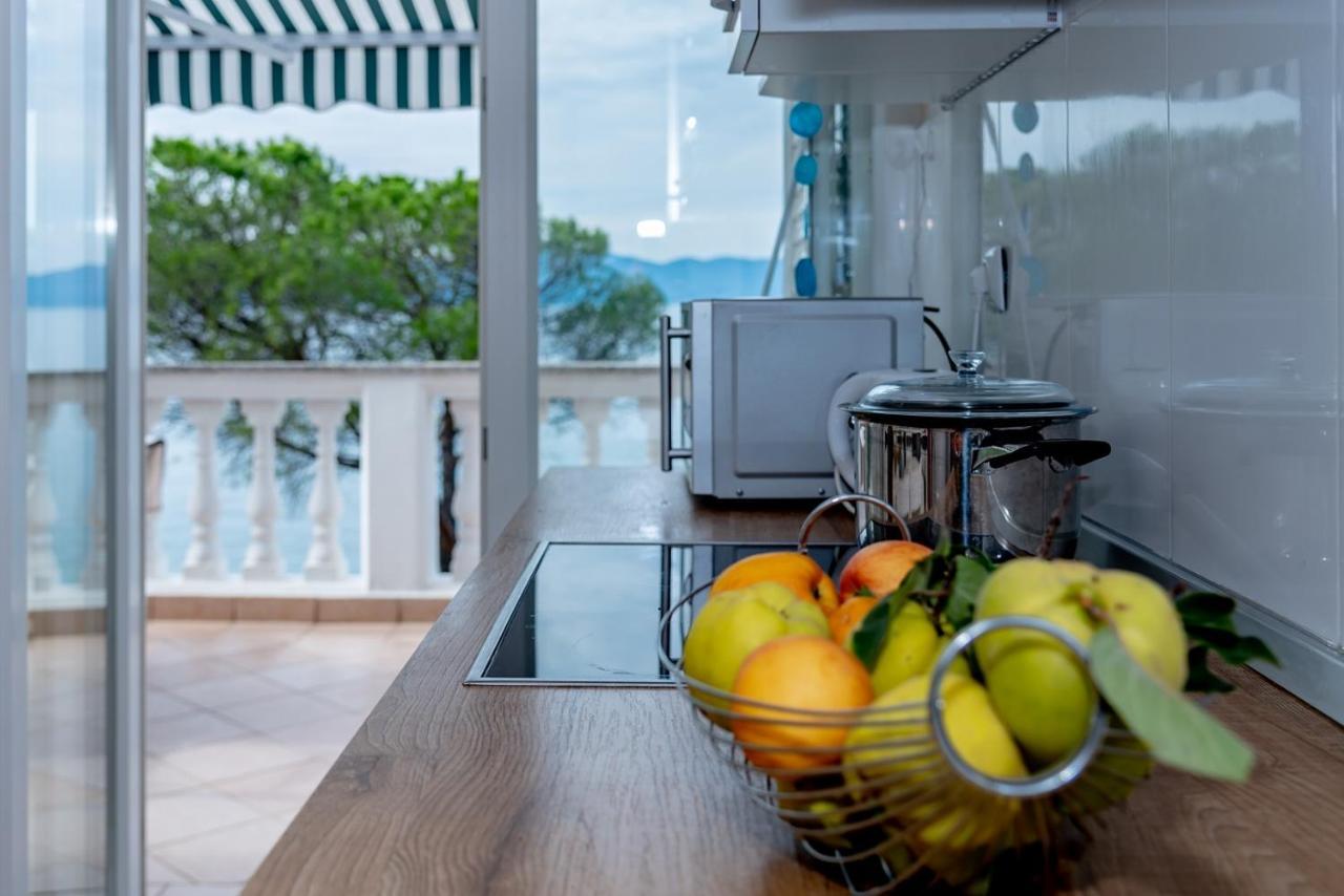 Apartment Bor - On The Beach Малинска Экстерьер фото