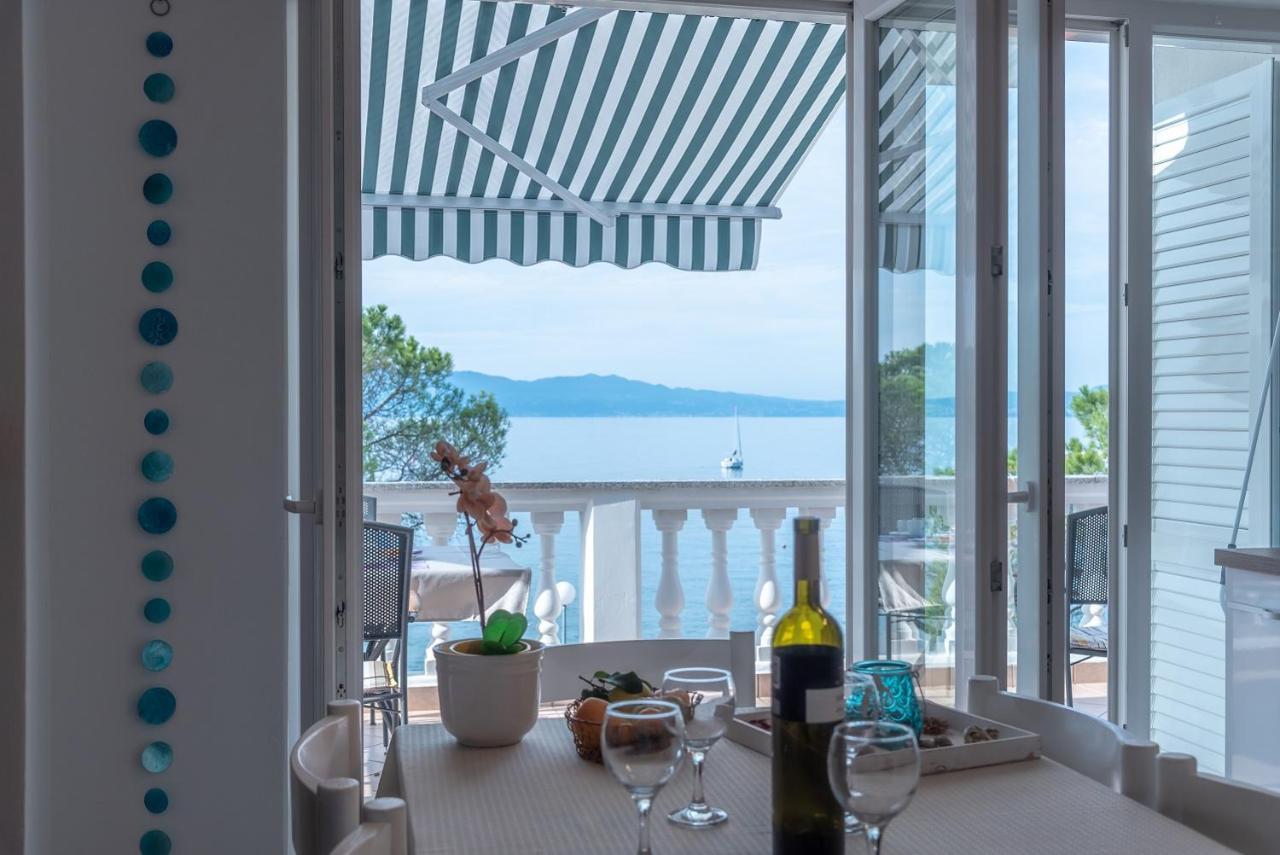 Apartment Bor - On The Beach Малинска Экстерьер фото
