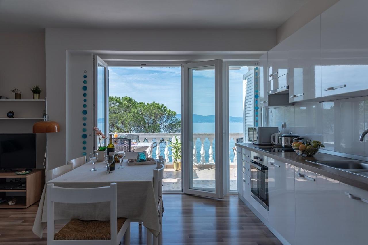 Apartment Bor - On The Beach Малинска Экстерьер фото