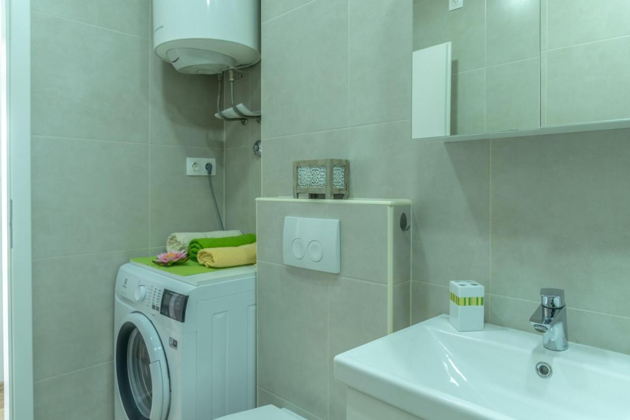 Apartment Bor - On The Beach Малинска Экстерьер фото