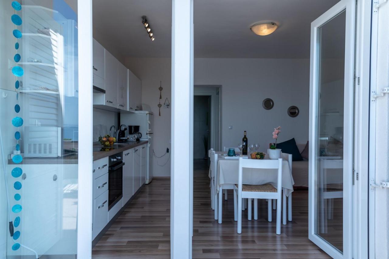 Apartment Bor - On The Beach Малинска Экстерьер фото