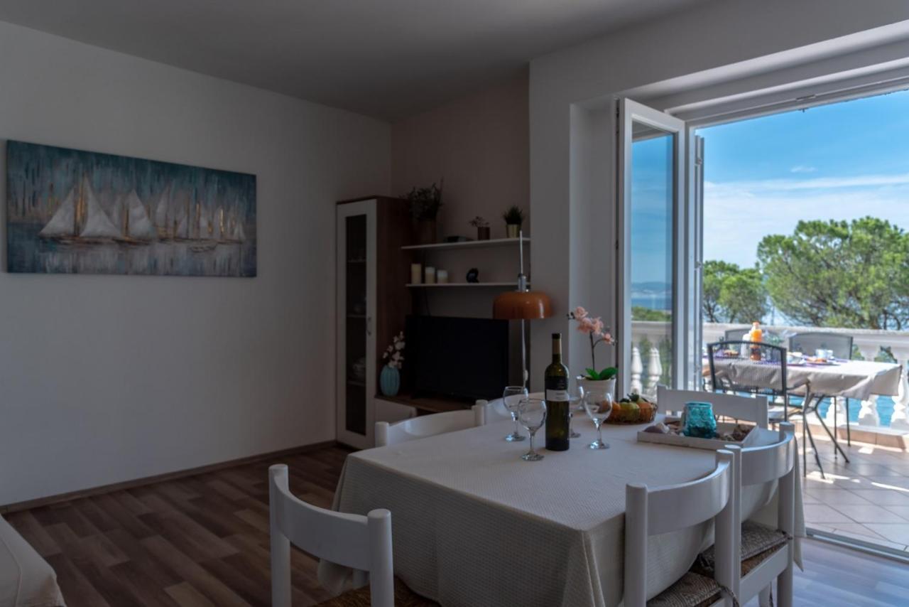 Apartment Bor - On The Beach Малинска Экстерьер фото